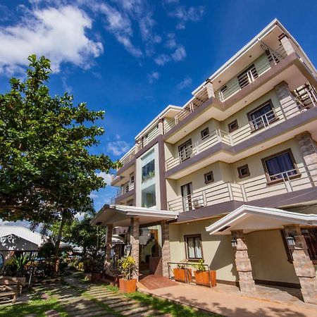 Rawis Resort Hotel And Restaurant Borongan Buitenkant foto