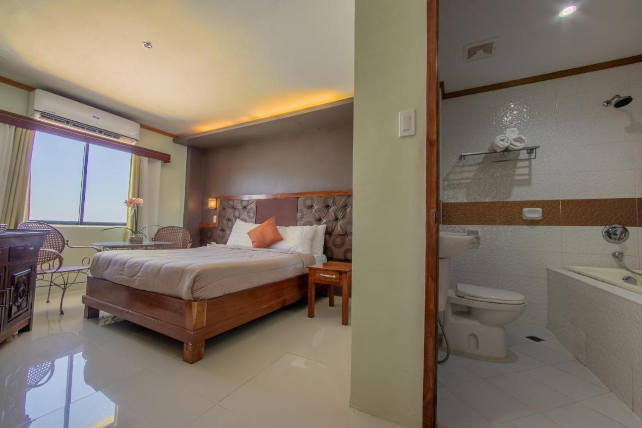 Rawis Resort Hotel And Restaurant Borongan Buitenkant foto